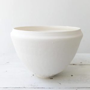 Vitrified Porcelain Bowl with Intricate Chatting Detail